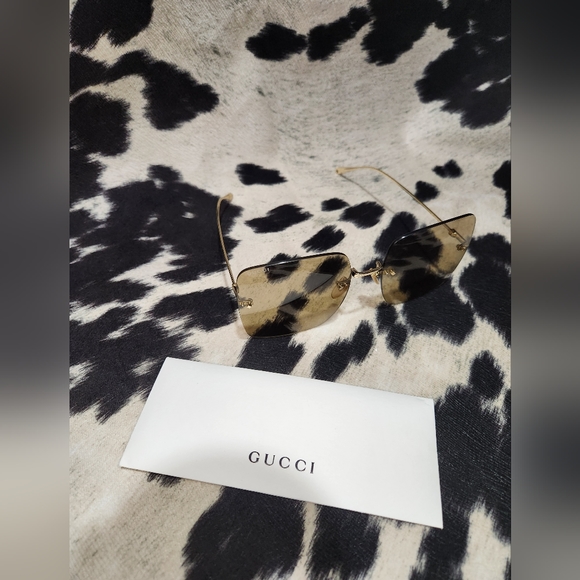 Gucci Oversized Gold Sunglasses - Picture 2 of 9